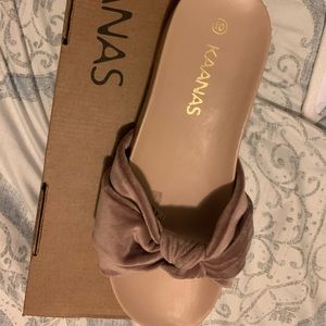 Cute turban twist slides w cushioned foot bed